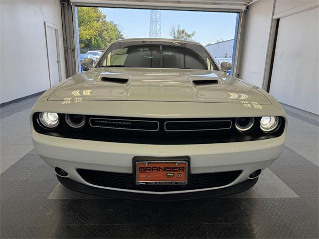 2021 dodge challenger sxt