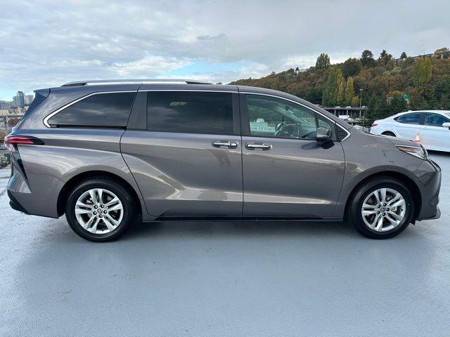 2022 toyota sienna limited