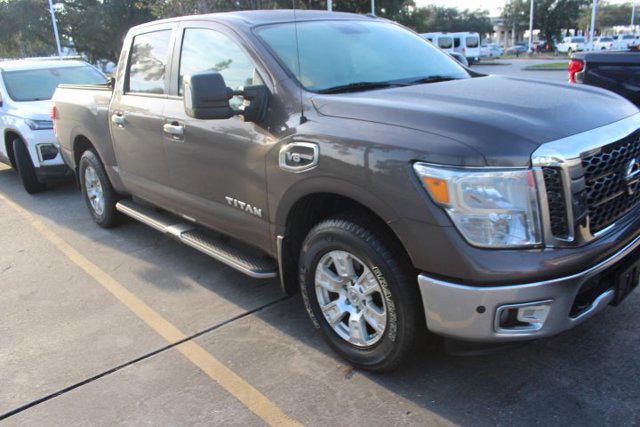 2017 nissan titan sv