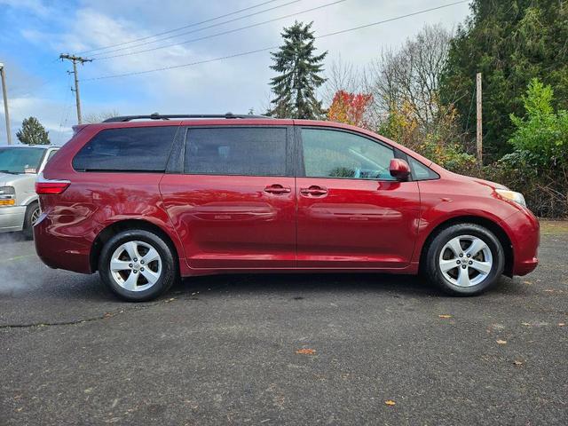 2015 toyota sienna le