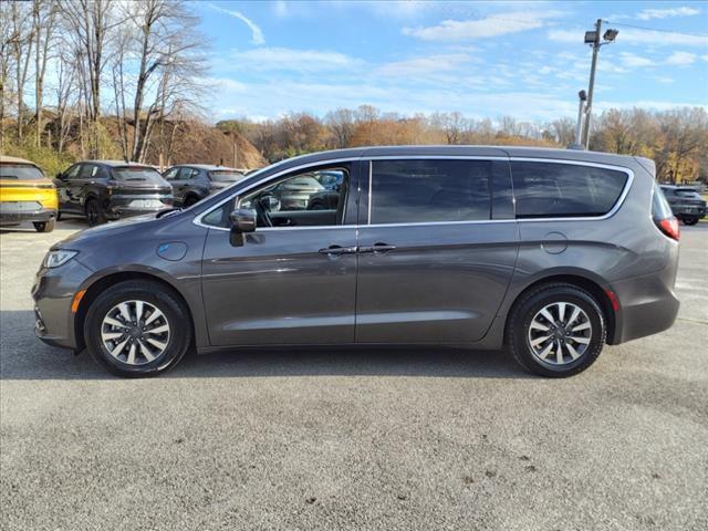 2022 chrysler pacifica hybrid touring l