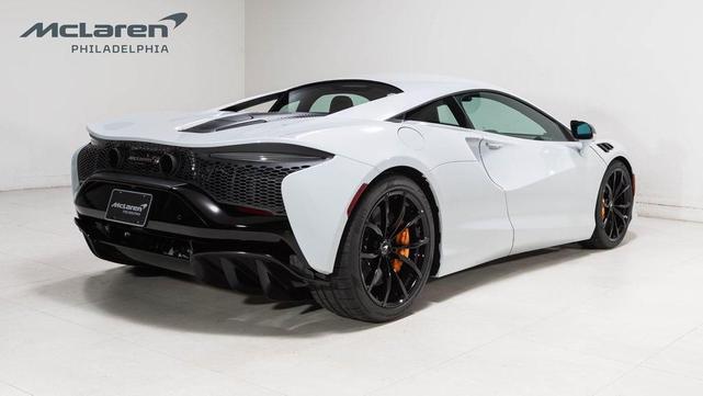 2023 mclaren artura performance