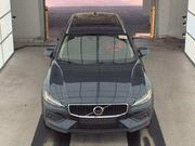 2022 volvo v60 cross country t5
