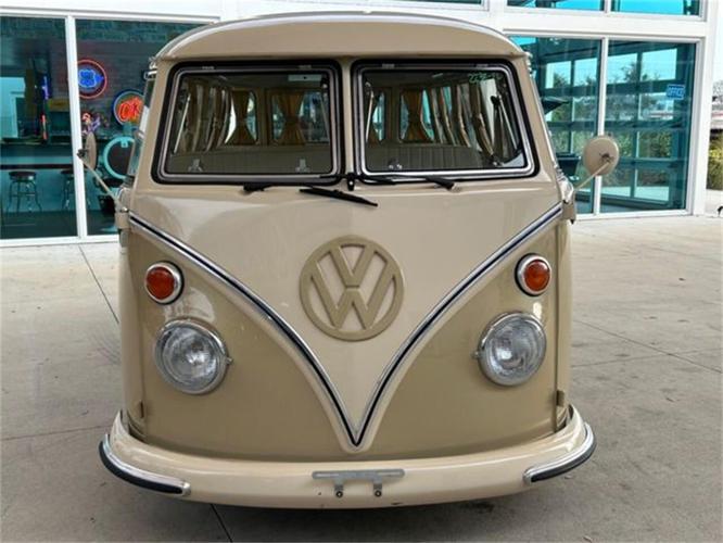 1972 volkswagen type 2 in calverton, new york