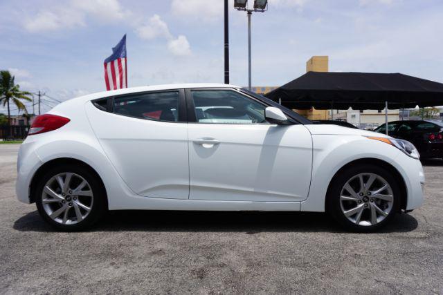 2017 hyundai veloster base