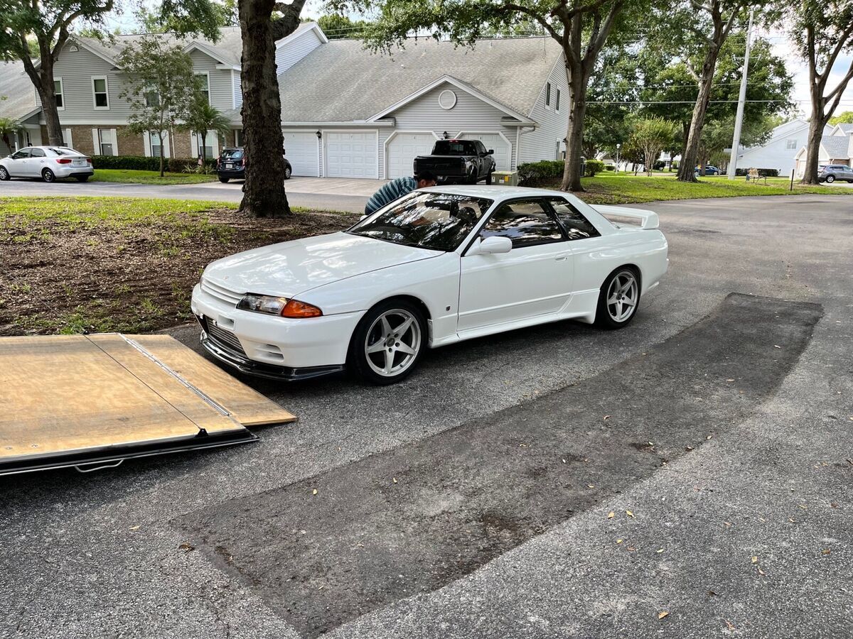 1993 nissan skyline coupe white gt-r
