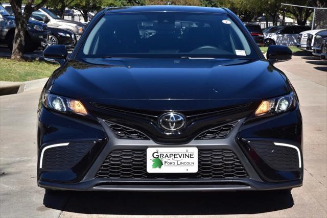 2022 toyota camry se