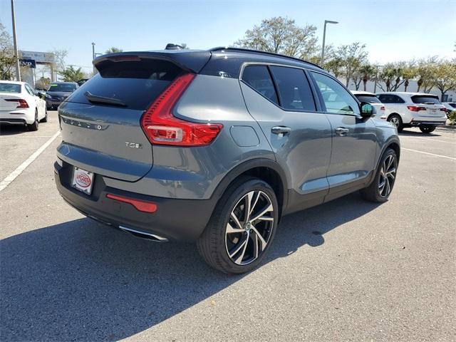 2020 volvo xc40 t5 r-design
