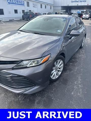 2019 toyota camry le