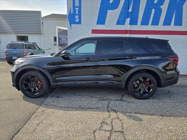 2022 ford explorer st