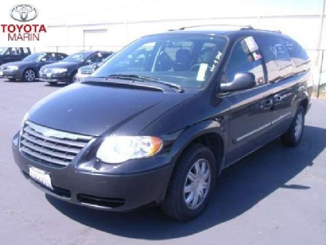 2006 chrysler town & country lwb touring w/ dvd..one owner in san rafael, ca