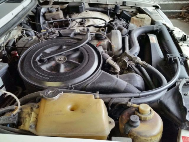 1982 white mercedes benz 300 td wagon turbo diesel 300 series