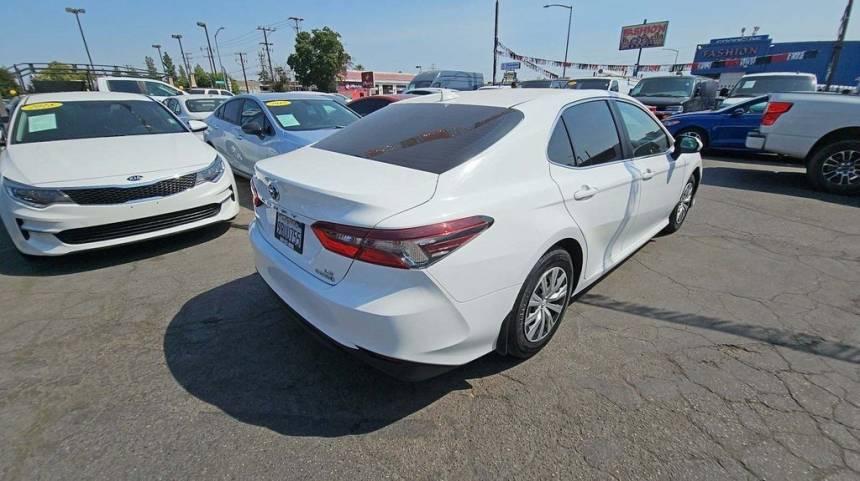2022 toyota camry hybrid le