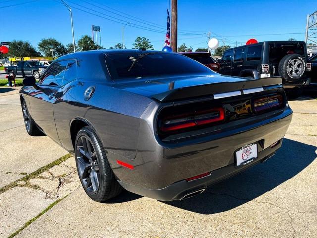 2021 dodge challenger sxt