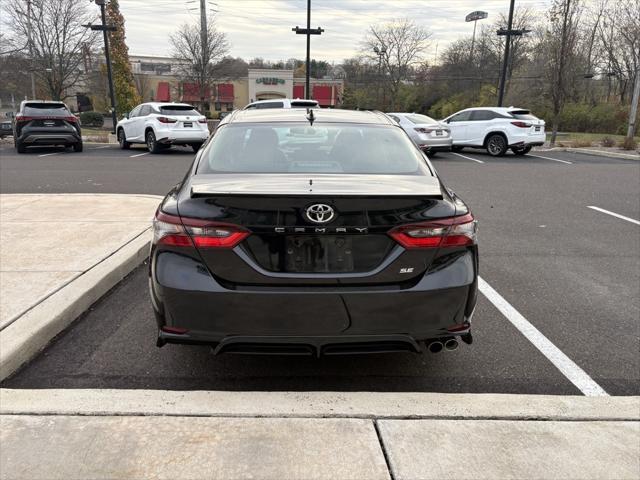 2022 toyota camry se