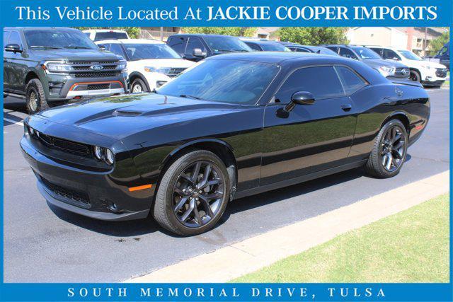 2022 dodge challenger sxt