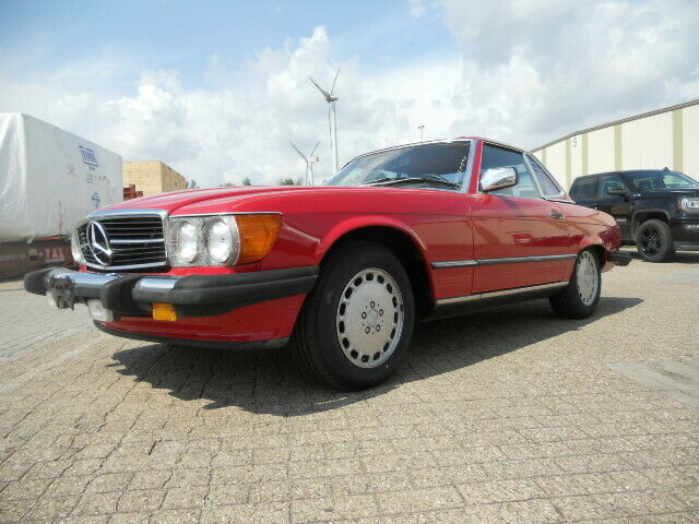 1987 mercedes-benz 560sl in bremerhaven / germany