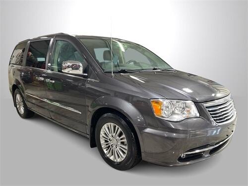 2016 chrysler town & country