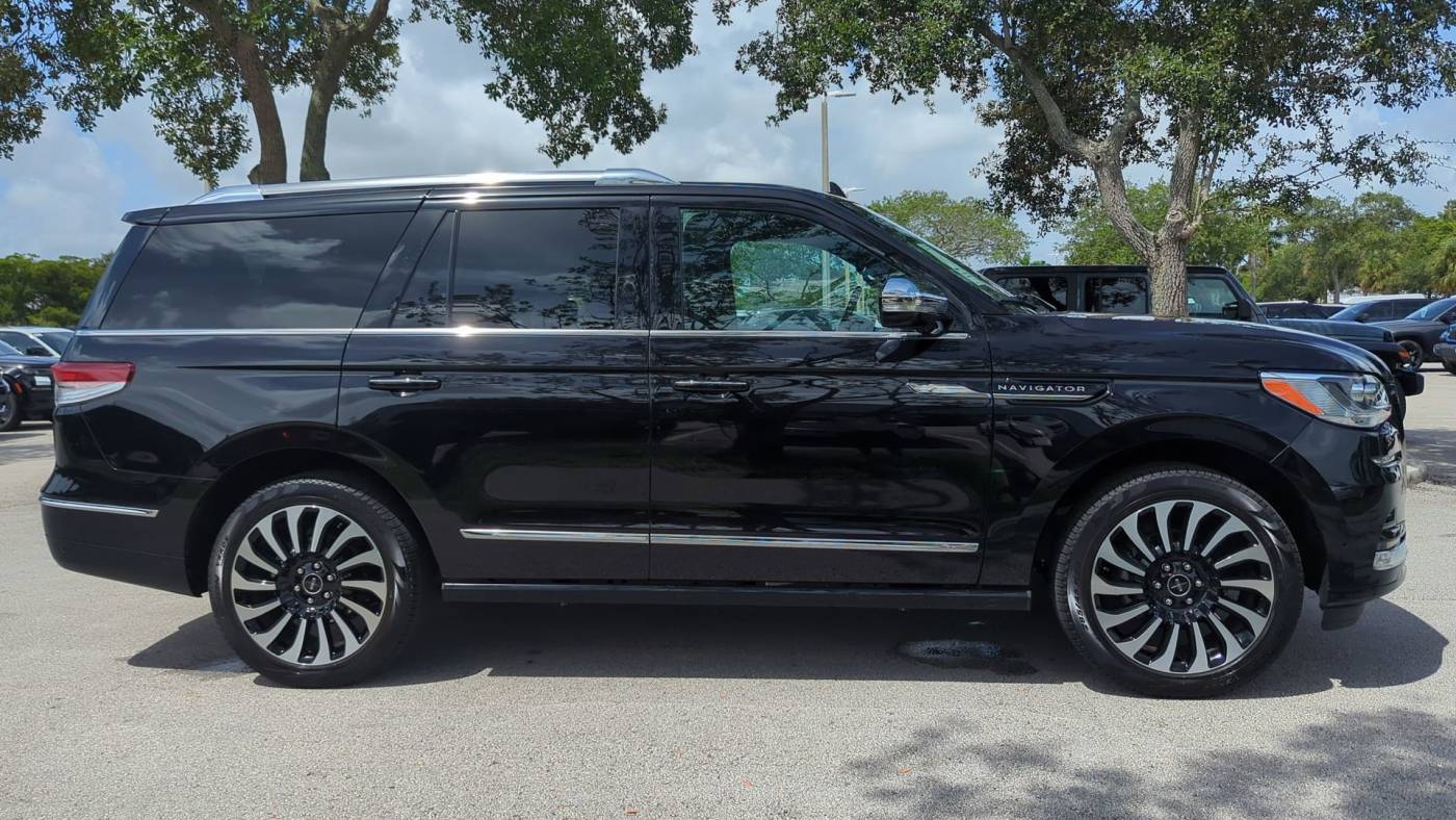 2022 lincoln navigator black label