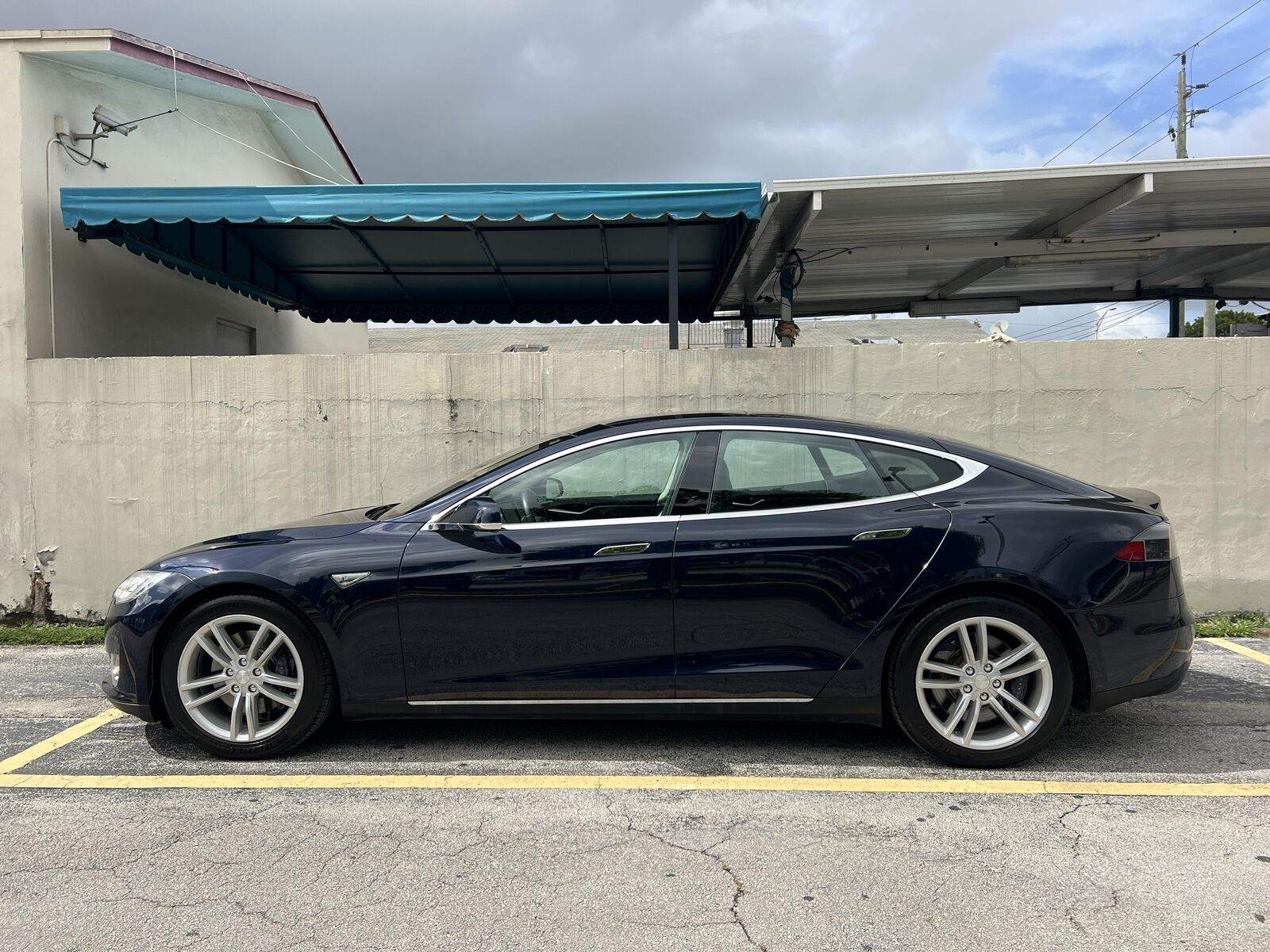 2013 tesla model s - clean carfax - panoramic roof - 34k miles