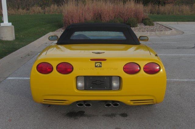 2004 chevrolet corvette base