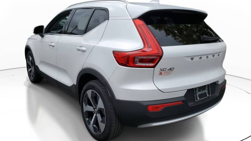 2023 volvo xc40 b4 plus bright theme