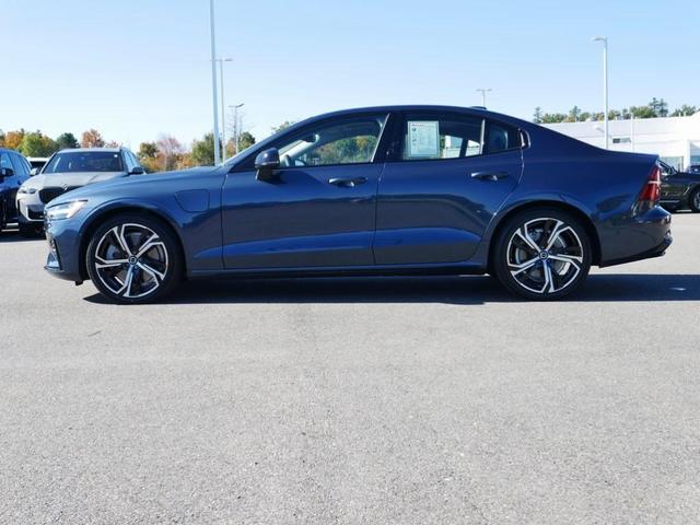 2023 volvo s60 recharge plug-in hybrid t8 plus dark theme