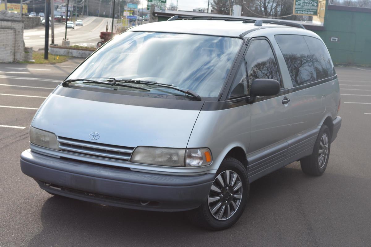 1993 toyota previa, runs good le , no reserve