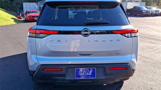 2022 nissan pathfinder sv