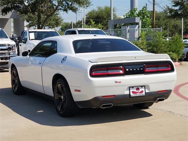 2021 dodge challenger sxt