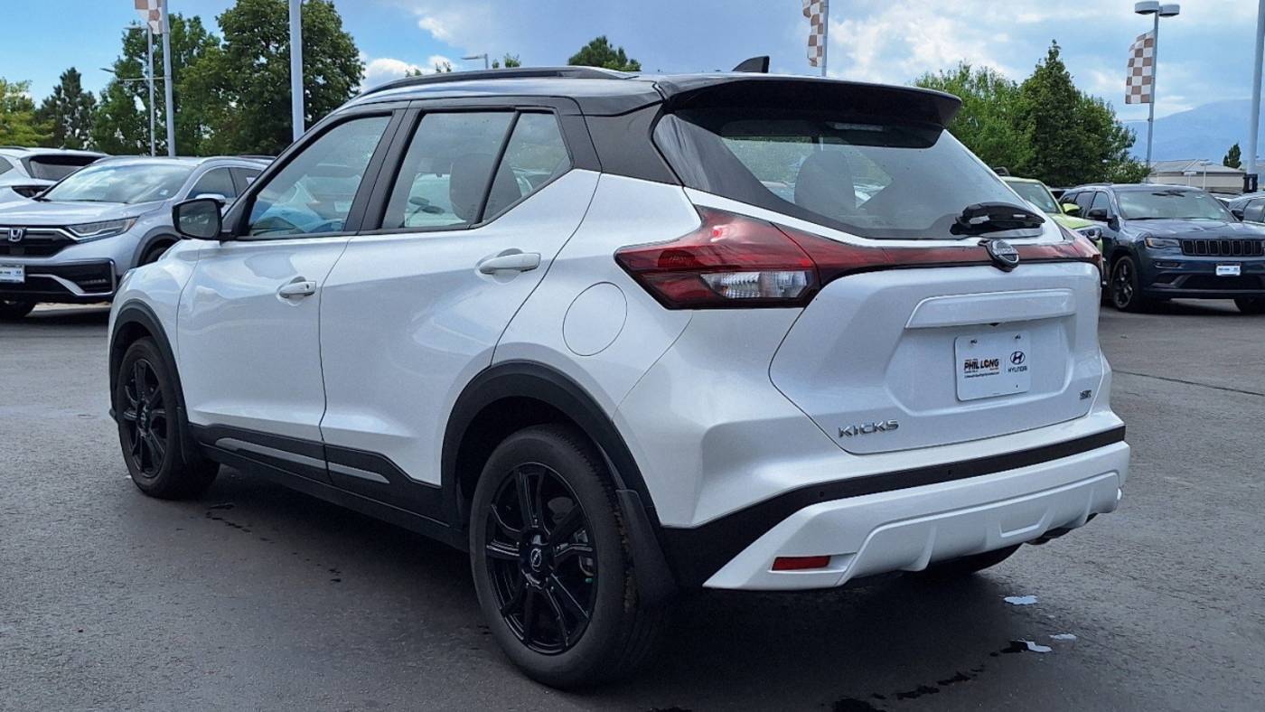 2022 nissan kicks sr