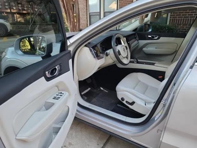 2022 volvo xc60 b5 momentum