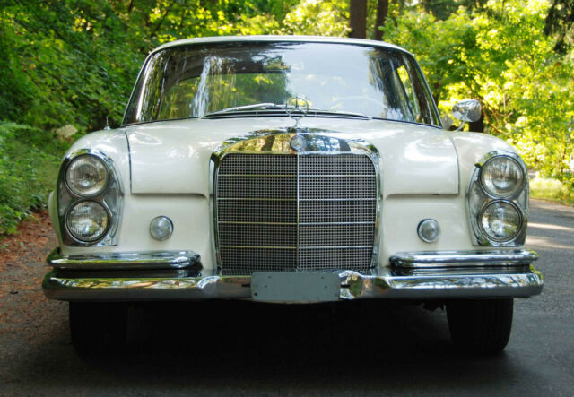 1962 mercedes-benz 220 se coupe (survivor class)