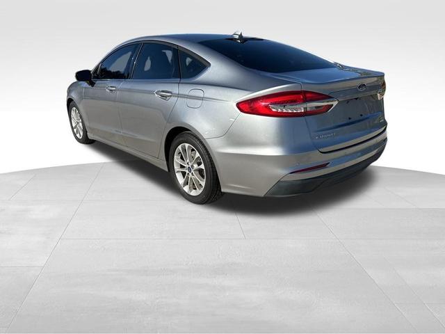 2020 ford fusion se