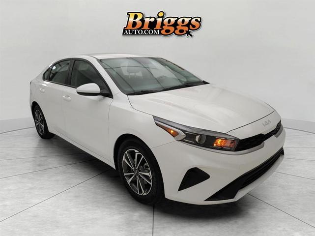 2023 kia forte lxs