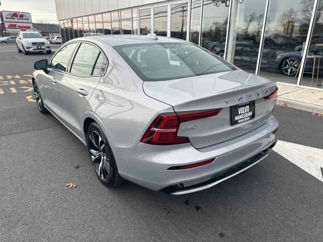 2024 volvo s60 b5 plus dark theme
