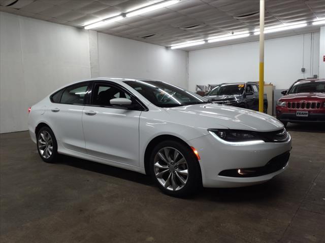 2015 chrysler 200 s