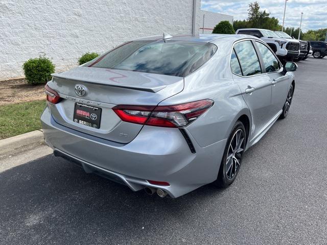 2022 toyota camry se