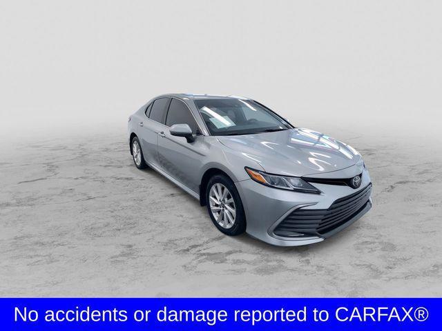 2022 toyota camry le