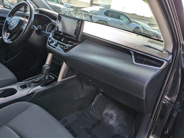 2022 toyota corolla cross le