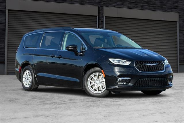 2022 chrysler pacifica touring-l