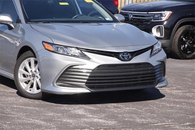 2023 toyota camry le