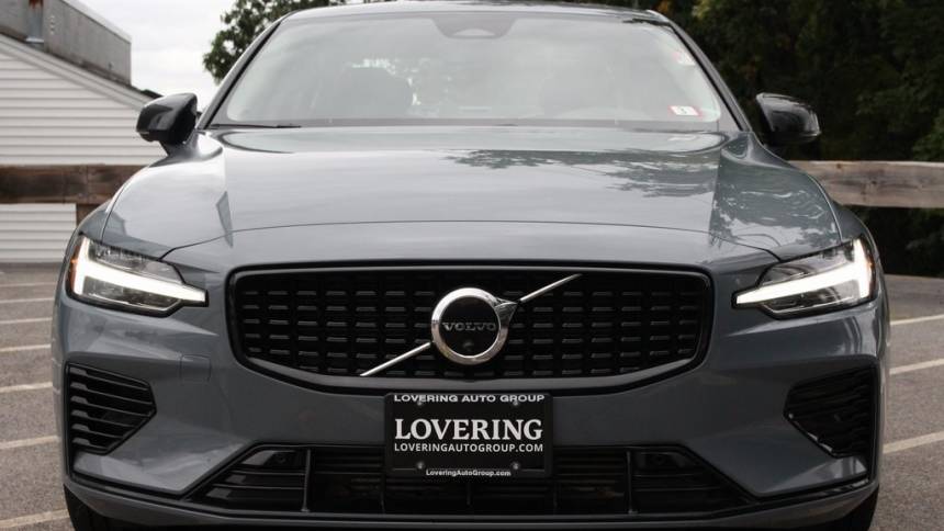 2023 volvo s60 recharge t8 plus dark theme