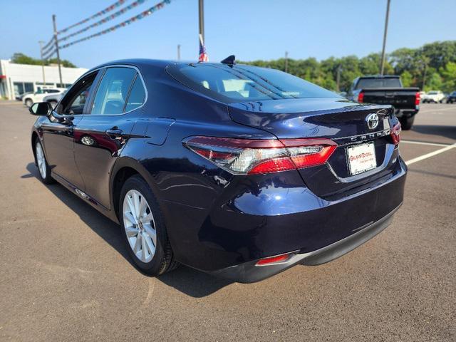 2022 toyota camry le