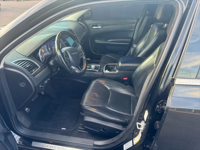 2017 chrysler 300c base