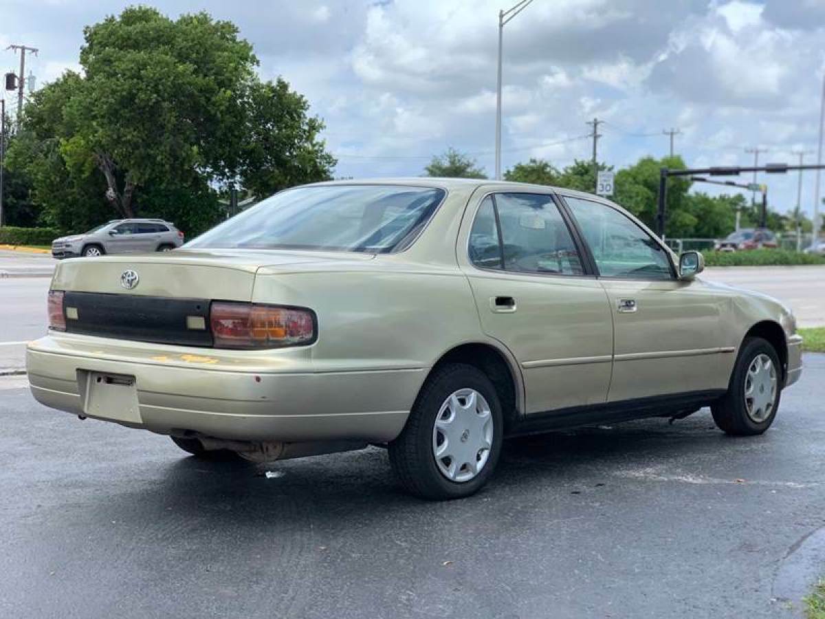 1993 toyota camry dx 4dr 4 cylinder florida owned drives great cold a/c