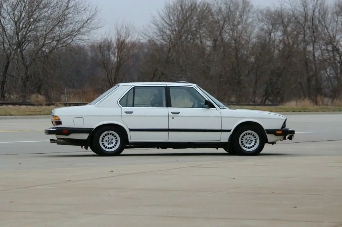 1983 bmw 533i base 3.2l