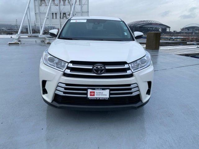 2017 toyota highlander le
