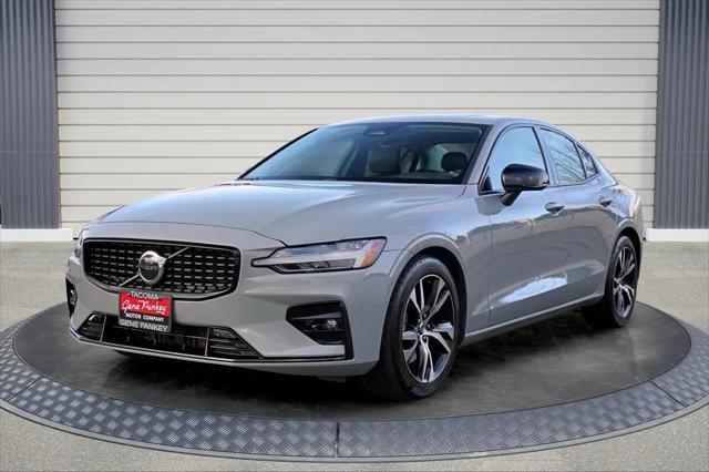 2024 volvo s60 b5 core dark theme