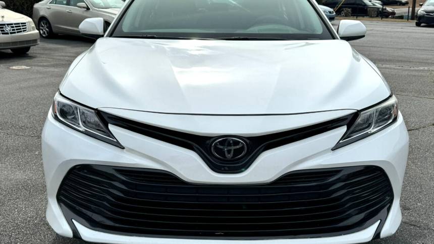 2020 toyota camry le